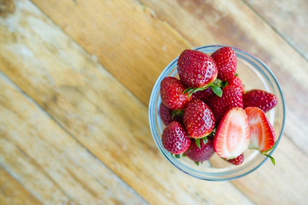 Les fruits d&#39;un amoureux de la santé Des fruits sains et des soins de santé pour manger des aliments sains À la peau.