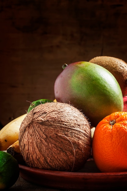 fruits sur une assiette