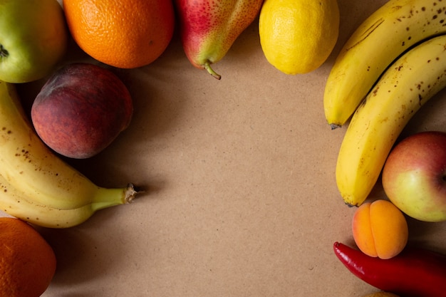 Fruits sur bois en vue de dessus