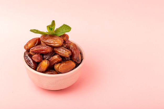 Fruits de dates, à la menthe pour le Ramadan