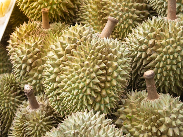 Fruits durian sur le marché.