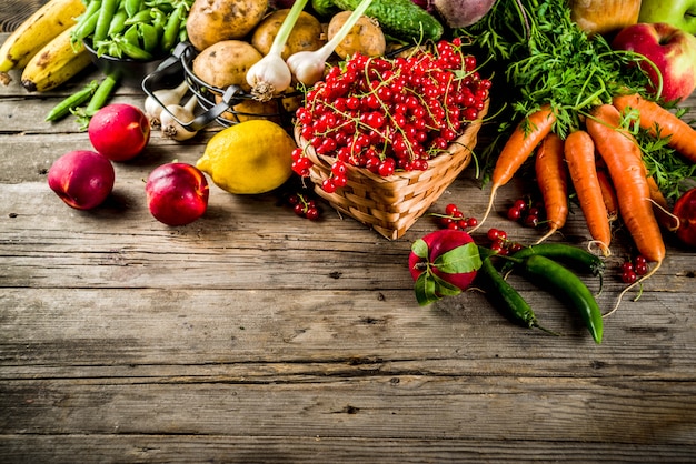 Fruits d'été frais, baies et légumes