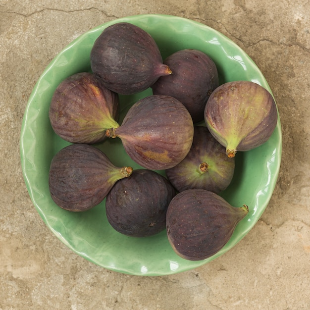 Fruits de figues mûres se bouchent