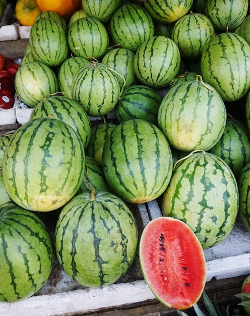 Photo fruits frais à vendre au stand du marché