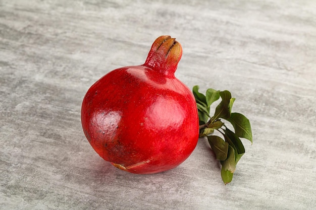 Fruits de grenade rouges mûrs, sucrés et juteux