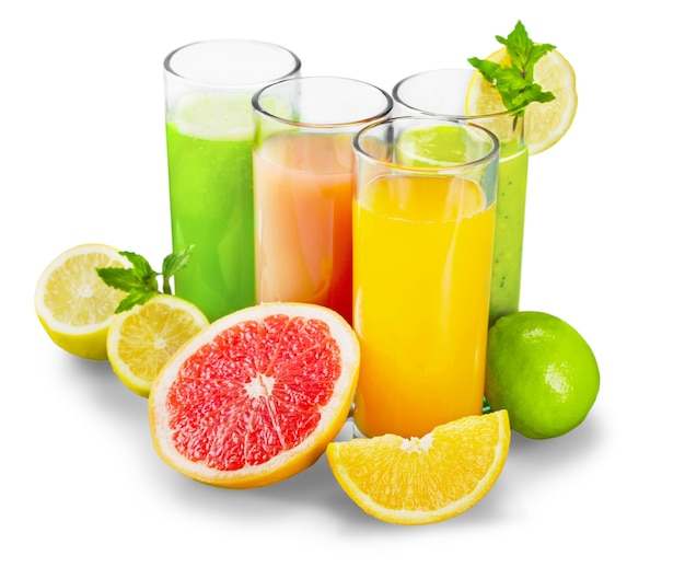 Photo fruits et jus savoureux avec des vitamines sur le fond