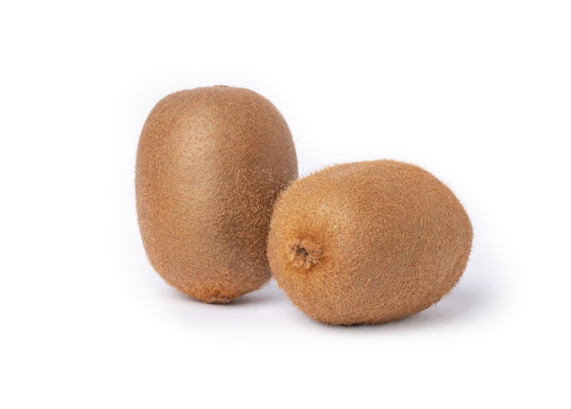 Fruits de kiwi isolés sur le fond blanc