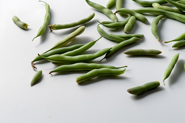 Photo fruits et légumes à base de haricots verts sur fond blanc