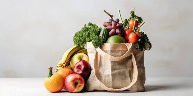 Fruits et légumes biologiques frais dans des sacs écologiques blancs