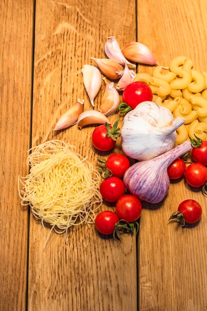 Fruits et légumes sur bois