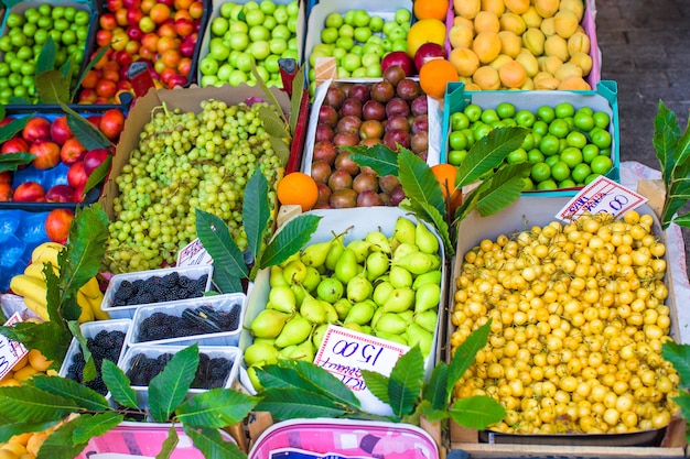 Fruits et légumes sur un marché de producteurs