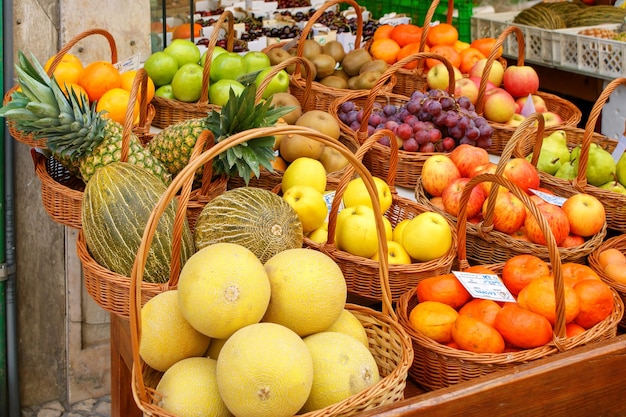 Fruits sur le marché de rue