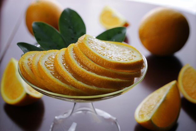 Fruits orange tonique sur fond de bois