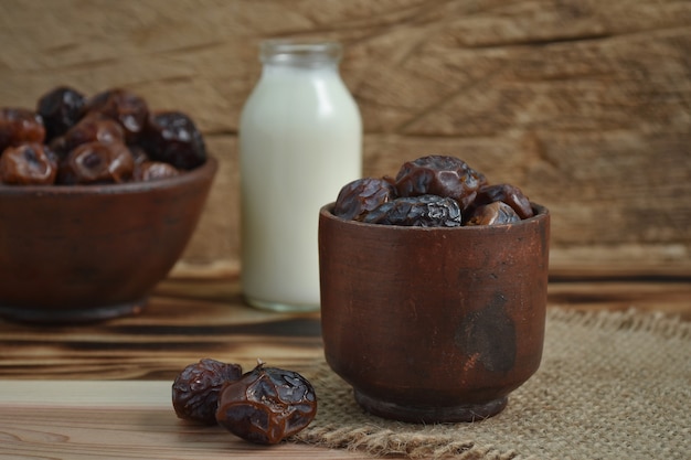 Fruits De Palmier Dattier Séchés Ou Kurma, Nourriture De Ramadan.