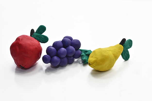 Fruits de pâte à modeler.