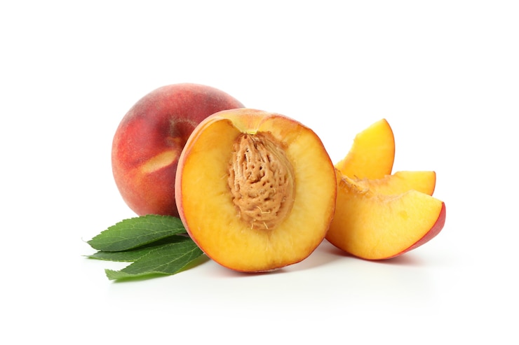 Photo fruits de pêche mûrs isolés sur fond blanc