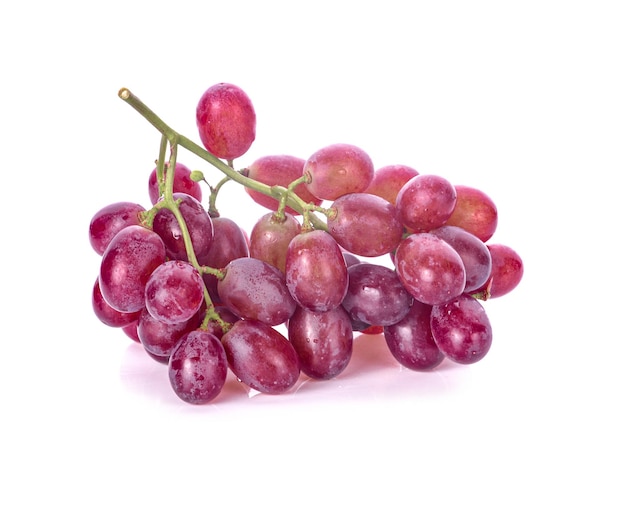 Photo fruits raisins isolés sur fond blanc