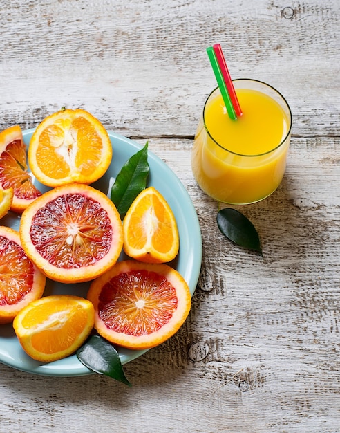 Photo fruits sur table en bois