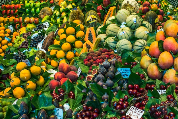 Fruits tropicaux sur un marché