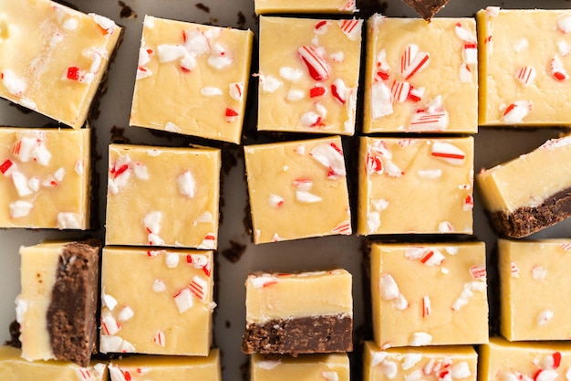 Fudge maison à la canne de bonbon