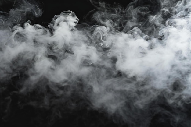 Fume isolée sur fond noir Brouillard ou vapeur sur fond noir