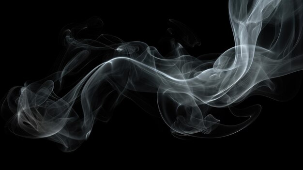 Une fumée blanche mystique isolant l'élégance sur un fond noir