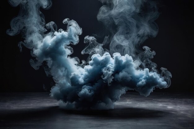 Une fumée bleue éthérée tourbillonne sur un fond noir.