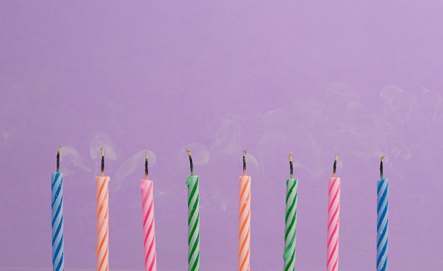 Fumée de bougies d'anniversaire