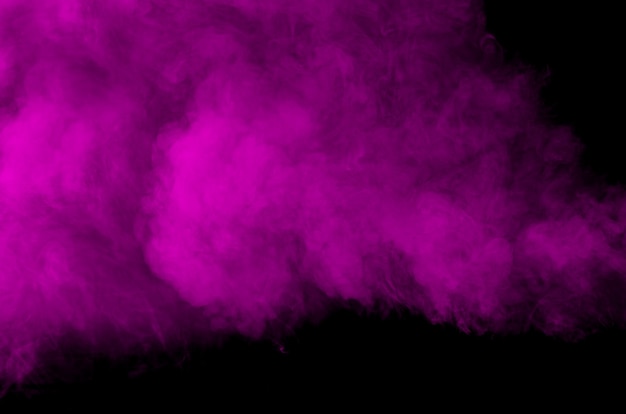 Fumée magenta sur fond noir