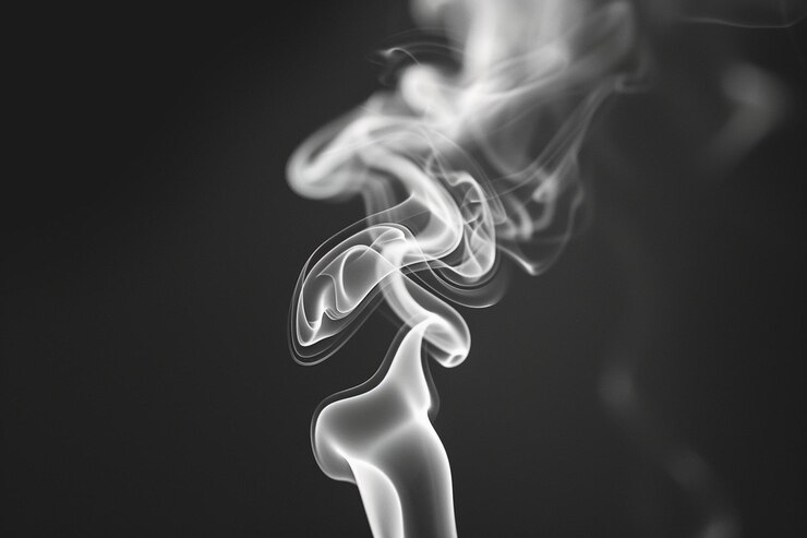 Photo une fumée noire et blanche tourbillonnant dans l'air avec un fond noir