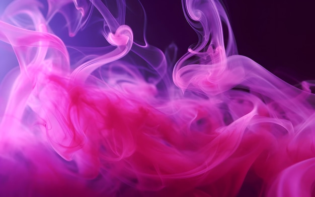 Une fumée rose sur fond violet