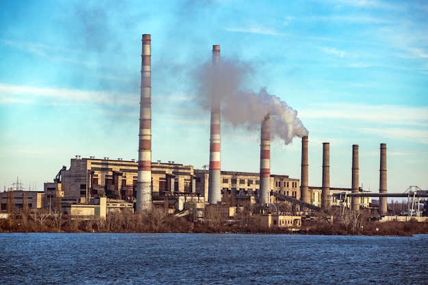 Fumée de la trompette. catastrophe écologique.