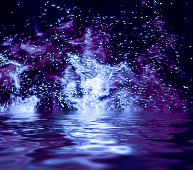 Photo fumée violette abstraite dans l'eau comme arrière-plan magique minimal et conception de flux