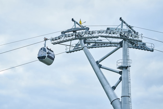 Funiculaire moderne et fiable Russie Parc de Moscou Vorobyovy Gory.