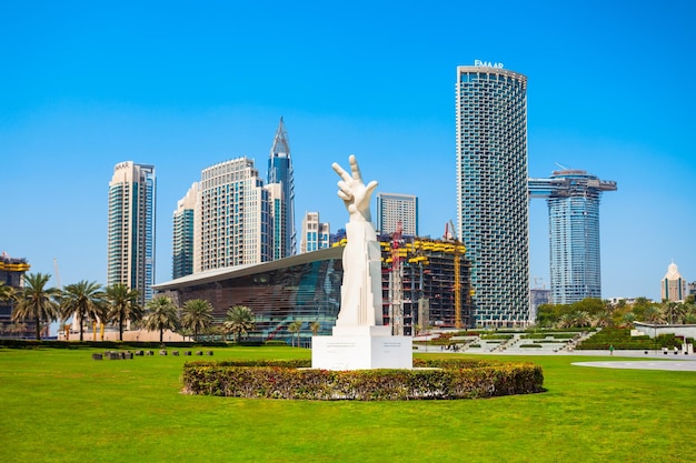 Gagnez la statue de l'amour de la victoire à Dubaï