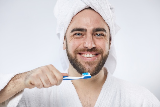 Gai Homme De Race Blanche Avec Brosse à Dents