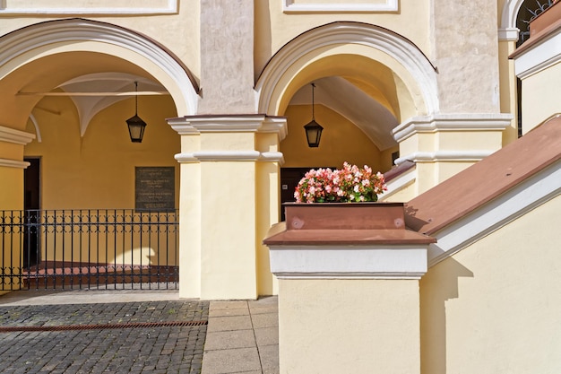 Galerie Arch à la grande cour de l'Université de Vilnius, Vilnius, Lituanie