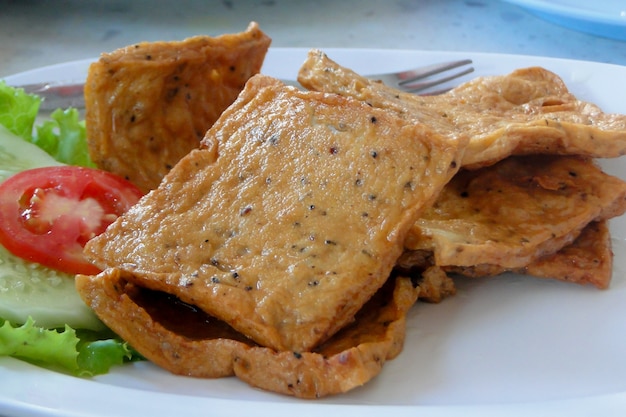 Photo galette de poisson frit ou gateau au curry nom de la thaïlande: tod mun.