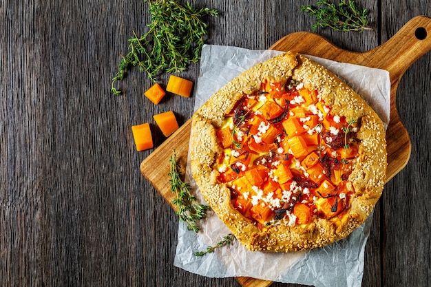 Galette de potiron aux oignons et feta