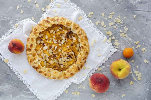 Galette de tarte maison aux pêches