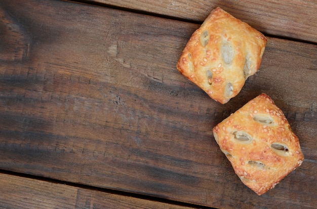 galette de viande, qui combine une pâte feuilletée aérienne et une garniture de porc délicate aux oignons