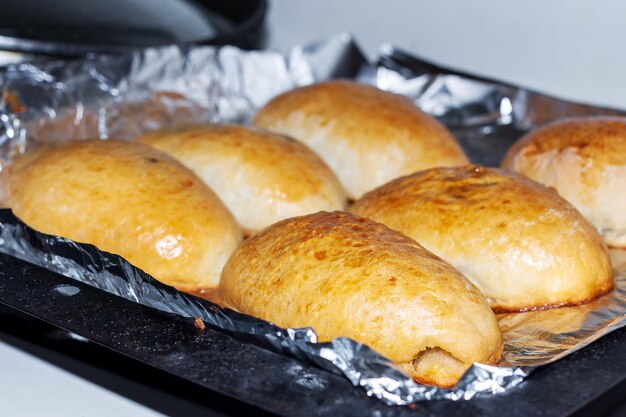 Galettes à la broche Vue rapprochée des galettes tout juste sorties du four