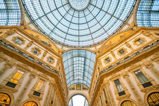 La Galleria Vittorio Emanuele II est l'une des zones commerçantes les plus populaires de Milan.
