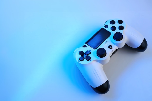 Photo gamepad sur fond abstrait avec des effets de lumière