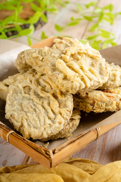 Gandasturi ou kue kacang ijo un gâteau d'Indonésie à base de haricots verts et de cassonade