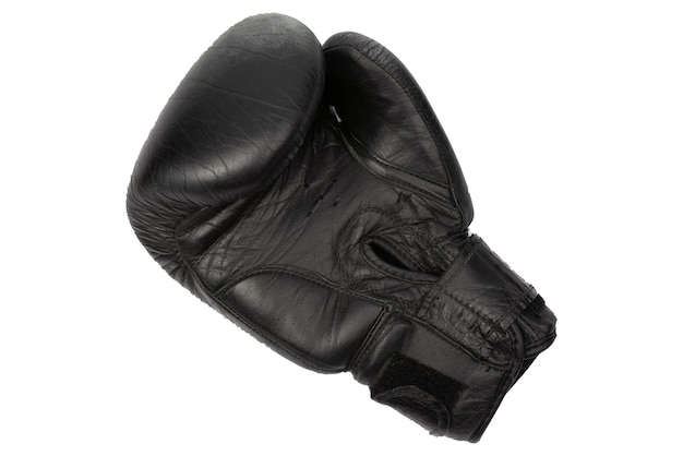 Gant de boxe noir sur fond isolé blanc