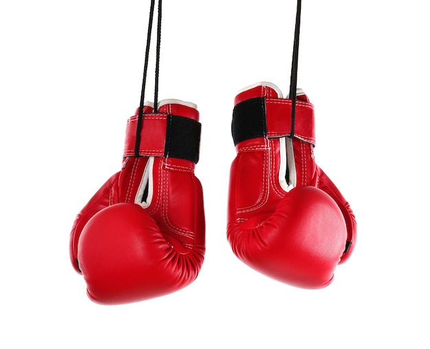 Gants de boxe sur fond blanc