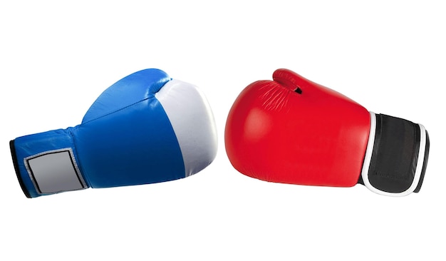 gants de boxe isolés sur blanc