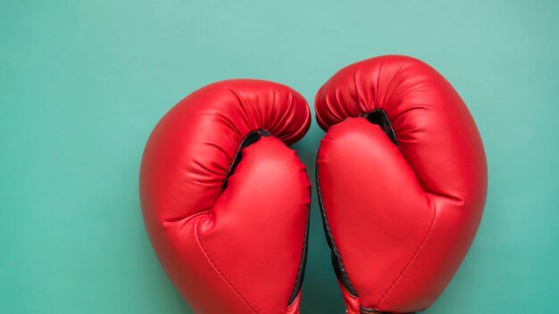 Gants de boxe rouges et noirs