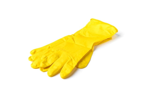 Gants en caoutchouc jaune isolés sur fond blanc.